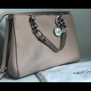 Michael Kors purse 👛